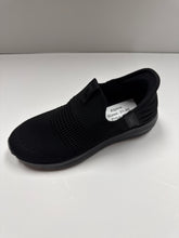 Cargar imagen en el visor de la galería, SP25 Runner Alpine Black Knitted Stretch Slip On Sneaker