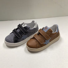 Cargar imagen en el visor de la galería, REBAJAS SP24 Naturino Pinn VL Zapatillas con doble velcro y estrella