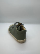 Cargar imagen en el visor de la galería, SP25 Naturino Mini Cocoon Laces Sage con suela de hueso