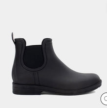Cargar imagen en el visor de la galería, Chooka Chelsea Ankle Rain Boot Plain