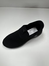 Cargar imagen en el visor de la galería, SP25 Runner Alpine Black Knitted Stretch Slip On Sneaker
