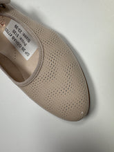 Load image into Gallery viewer, SP26 Beberlis 25044/25005-B Mary Jane Textured Dots Dressy Shoe
