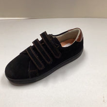 Cargar imagen en el visor de la galería, OFERTA OI23 Zapatilla Boutaccelli Audria con triple velcro