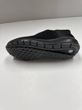Cargar imagen en el visor de la galería, SP25 Runner Alpine Black Knitted Stretch Slip On Sneaker