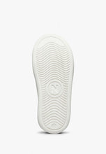 Cargar imagen en el visor de la galería, SP25 Naturino Hasselt - Zapatilla blanca con ribete azul y doble velcro VL