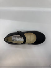 Cargar imagen en el visor de la galería, SP25 Boutaccelli - Mary Jane de piel con lunares
