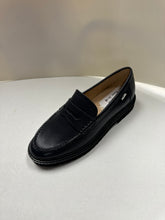 Cargar imagen en el visor de la galería, FW24 Venettini London6 Classic Thick Sole Penny Loafer
