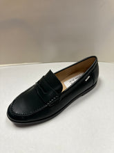 Cargar imagen en el visor de la galería, FW24 Venettini London Classic Penny Loafer
