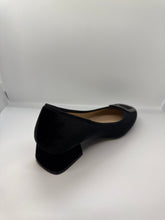 Charger l&#39;image dans la galerie, SP24 1936 Carla Chaussure unie à talon cube doré moyen (193622)
