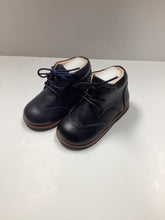 Cargar imagen en el visor de la galería, Botita de bebé de encaje Tessa de French Bebe FW24
