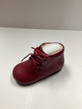 Cargar imagen en el visor de la galería, Botita de bebé de encaje Tessa de French Bebe FW24
