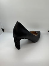 Load image into Gallery viewer, FW25 Florency Plain Pump Straight Heel
