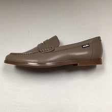 Cargar imagen en el visor de la galería, SALE SP24 Venettini London Classic Penny Loafer
