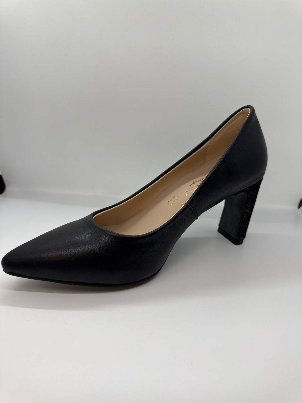 FW25 Florency Plain Pump Straight Heel