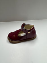 Cargar imagen en el visor de la galería, OFERTA SP24 Botín Falcotto Maluku de charol con hebilla y tira en T
