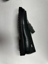 Cargar imagen en el visor de la galería, FW24 Venettini London6 Classic Thick Sole Penny Loafer
