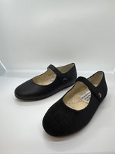 Cargar imagen en el visor de la galería, SP25 Boutaccelli - Mary Jane de piel con lunares
