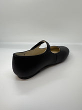 Cargar imagen en el visor de la galería, SP25 Boutaccelli - Mary Jane de piel con lunares
