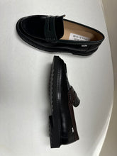 Cargar imagen en el visor de la galería, FW24 Venettini London10 Classic Thick Sole 2 Tone Penny Loafer
