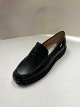 Cargar imagen en el visor de la galería, FW24 Venettini London6 Classic Thick Sole Penny Loafer
