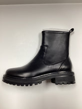 Cargar imagen en el visor de la galería, FW25 1936 Tern Leather Ankle Zippered Boot (89618-36)
