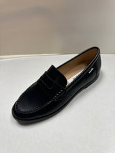 Cargar imagen en el visor de la galería, FW24 Venettini London Classic Penny Loafer
