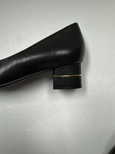 Cargar imagen en el visor de la galería, FW24 1936  Plain Shoe Medium Cube Heel (193617-20)
