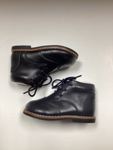 Cargar imagen en el visor de la galería, Botita de bebé de encaje Tessa de French Bebe FW24

