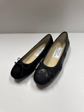 Load image into Gallery viewer, FW26 Boutaccelli Netiv Embroidery Flowers Slip On
