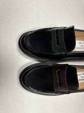 Cargar imagen en el visor de la galería, FW24 Venettini London10 Classic Thick Sole 2 Tone Penny Loafer
