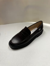 Cargar imagen en el visor de la galería, FW24 Venettini London6 Classic Thick Sole Penny Loafer
