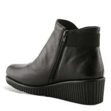 Load image into Gallery viewer, FW25 Spring Step Abruzzo Black Wedged Boot
