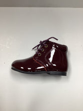 Cargar imagen en el visor de la galería, Botita de bebé de encaje Tessa de French Bebe FW24
