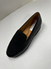 Cargar imagen en el visor de la galería, FW24 1936  Black Two-Tone Wedged Shoe (193680-69)
