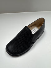 Load image into Gallery viewer, FW25 Beberlis 23699 Boys Elegant Two Tone Slip On Shoe
