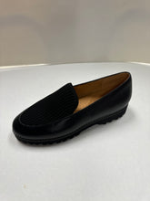 Cargar imagen en el visor de la galería, FW24 1936  Black Two-Tone Wedged Shoe (193680-69)
