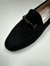 Charger l&#39;image dans la galerie, FW24 Venettini Rian Velvet Pewter Chain Slip On
