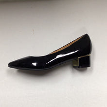 Cargar imagen en el visor de la galería, SALE SP24 1936  Carla Plain Shoe Medium Gold Cube Heel (193622)
