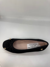 Cargar imagen en el visor de la galería, VENTA FW24 Venettini Rian - Sandalias de terciopelo con estampado de cadena de peltre

