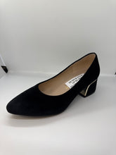 Charger l&#39;image dans la galerie, SP24 1936 Carla Chaussure unie à talon cube doré moyen (193622)
