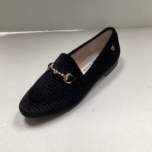Load image into Gallery viewer, FW23 Venettini Rian Black Weave Gold Chain Slip On
