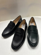 Cargar imagen en el visor de la galería, FW24 Venettini London Classic Penny Loafer
