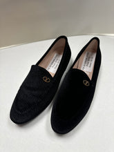 Load image into Gallery viewer, FW24 Venettini Rian7 Velvet Plain V Slip On
