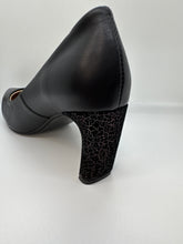 Load image into Gallery viewer, FW25 Florency Plain Pump Straight Heel
