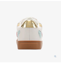Cargar imagen en el visor de la galería, SP26 Kurt Geiger Mini Lane Love Rainbow Lace Sneaker
