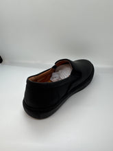 Cargar imagen en el visor de la galería, REBAJAS SP24 Venettini Skyler - Zapatillas sin cordones de piel de color negro y goma
