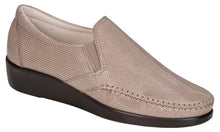 Load image into Gallery viewer, SAS Womens Dream Wedged Mocassin Mushroom Snake Shoe
