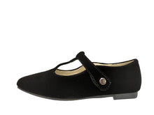 Cargar imagen en el visor de la galería, FW24 Boutaccelli Arina Velvet T-strap Shoe
