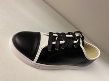Load image into Gallery viewer, SALE Giovanni Sym Black and White Laced Sneaker
