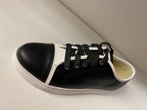 SALE Giovanni Sym Black and White Laced Sneaker